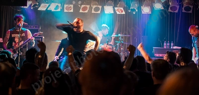 stick_to_your_guns_crowd_amp_wyliepic_1_18_30.png