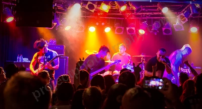 stick_to_your_guns_crowd_amp_wyliepic_1_18_53.png
