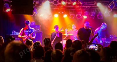 stick_to_your_guns_crowd_amp_wyliepic_1_18_54.png