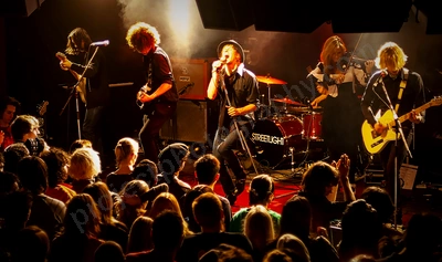 streetlight_crowd_amp_wyliepic_6_07_04.png