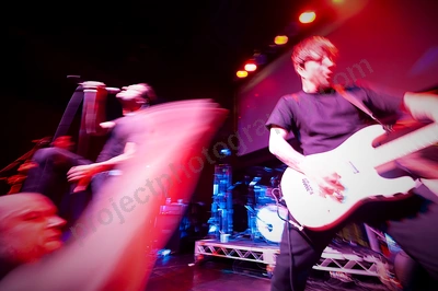 strung_out_crowd_capitol_wyliepic_6_10_04.png