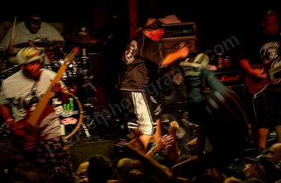 suicidal_tendancies_crowd_capital_wyliepic_5_11_08.png