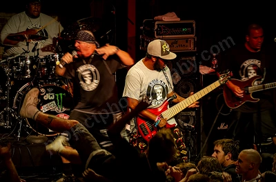 suicidal_tendancies_crowd_capital_wyliepic_5_11_12.png