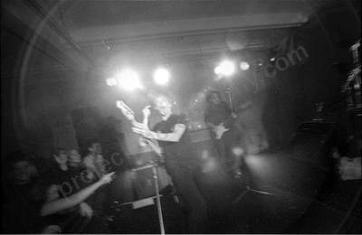 supergroove_crowd_1275_wyliepic_9_95_01.jpg