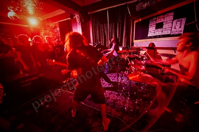 tangled_thoughts_of_leaving_crowd_hydey_wyliepic_1_09_00.png
