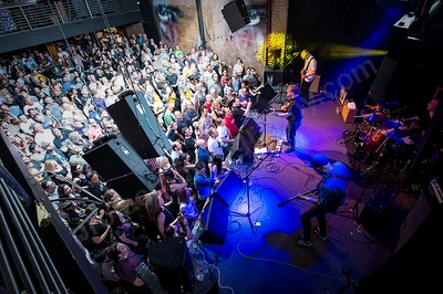 teenage_fanclub_crowd_capitol_wyliepic_2_19_03.png