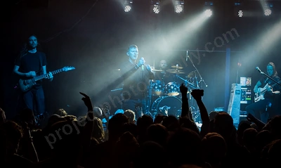 tesseract_crowd_capitol_wyliepic_9_18_00.png