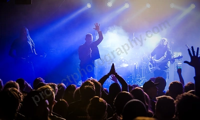 tesseract_crowd_capitol_wyliepic_9_18_02.png