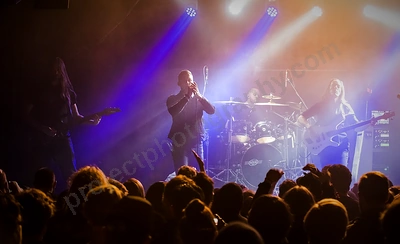 tesseract_crowd_capitol_wyliepic_9_18_03.png