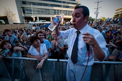 tim_fite_crowd_st_jeromes_wyliepic_2_09_01.png