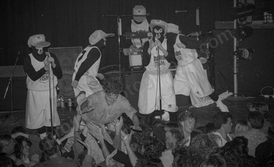 tism_crowd_stagediver_berlin_279_wyliepic_8_92_03.jpg