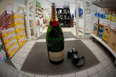 tokyo_street_moet_wyliepic_5_3_10_02.png