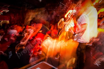 turnstile_crowd_amp_wyliepic_19_1_19_03.png