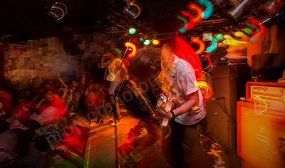turnstile_crowd_amp_wyliepic_19_1_19_05.png
