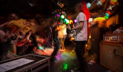 turnstile_crowd_amp_wyliepic_19_1_19_27.png