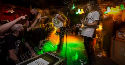 turnstile_crowd_amp_wyliepic_19_1_19_31.png