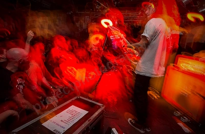 turnstile_crowd_amp_wyliepic_19_1_19_38.png