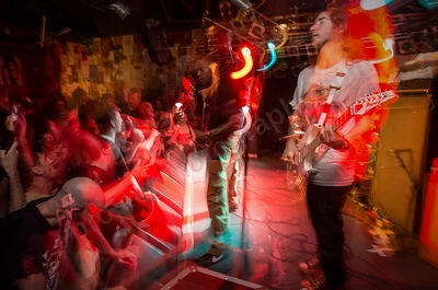 turnstile_crowd_amp_wyliepic_19_1_19_42.png