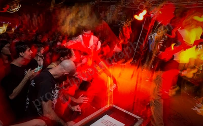 turnstile_crowd_amp_wyliepic_19_1_19_43.png