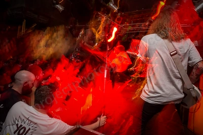 turnstile_crowd_amp_wyliepic_19_1_19_44.png
