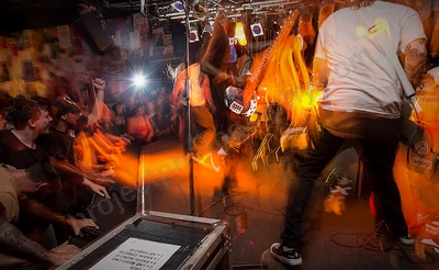 turnstile_crowd_amp_wyliepic_19_1_19_46.png