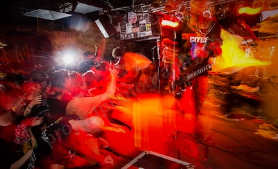 turnstile_crowd_amp_wyliepic_19_1_19_47.png