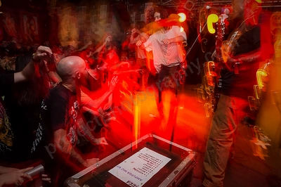 turnstile_crowd_amp_wyliepic_19_1_19_48.png