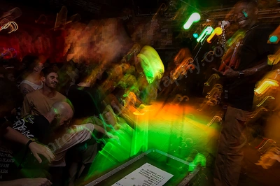 turnstile_crowd_amp_wyliepic_19_1_19_49.png