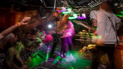 turnstile_crowd_amp_wyliepic_19_1_19_50.png
