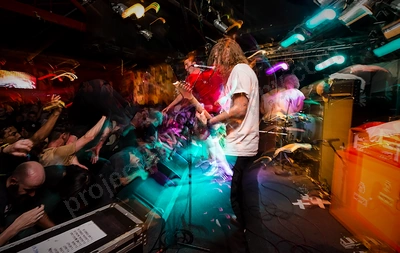turnstile_crowd_amp_wyliepic_19_1_19_53.png