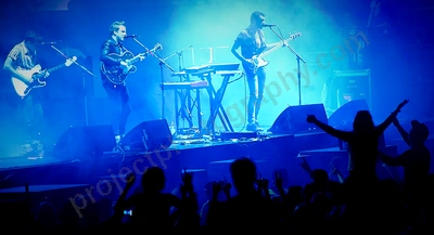 two_door_cinema_club_crowd_southbound_wyliepic_1_13_.png