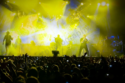 ub40_crowd_waca_wyliepic_2_08_07.png