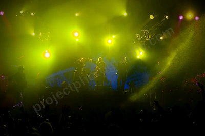 ub40_crowd_waca_wyliepic_2_08_16.png