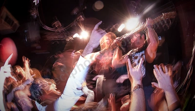unearth_crowd_amp_wyliepic_7_07_00.png