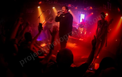 unwritten_law_crowd_amp_wyliepic_8_23_05.png