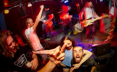 volcanics_crowd_jodie_indi_bar_wyliepic_27_12_14_08.png
