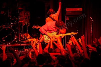 wombats_crowd_capitol_wyliepic_8_08_04.png