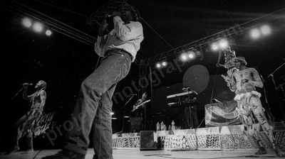 yothu_yindi_curtin_1671_wyliepic_25_10_96_00.jpg