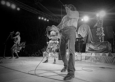 yothu_yindi_curtin_1671_wyliepic_25_10_96_07.jpg