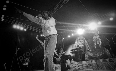 yothu_yindi_curtin_1671_wyliepic_25_10_96_09.jpg
