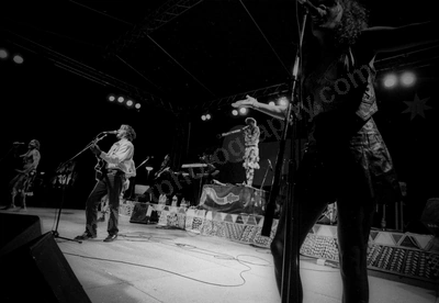 yothu_yindi_curtin_1671_wyliepic_25_10_96_11.jpg