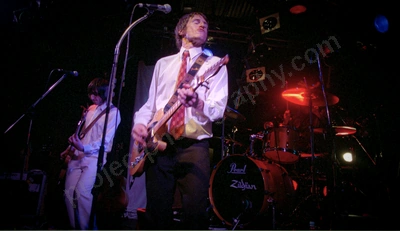 you_am_i_amp_1980_wyliepic_6_5_01_35.jpg