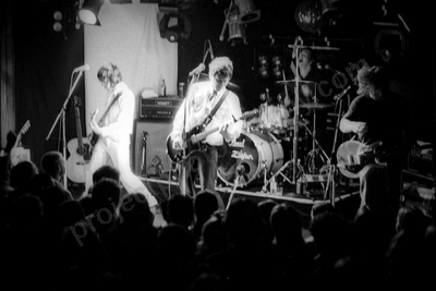 you_am_i_crowd_amp_1980_wyliepic_6_5_0104.jpg