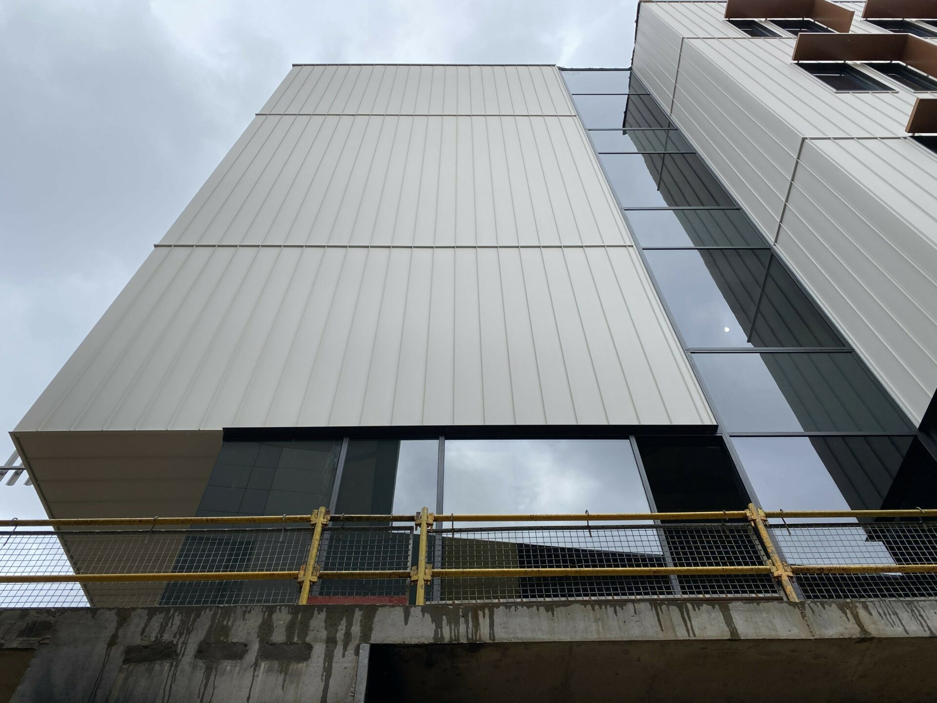 Hollywood_Hospital_Roofing_Cladding_Roofeze_2