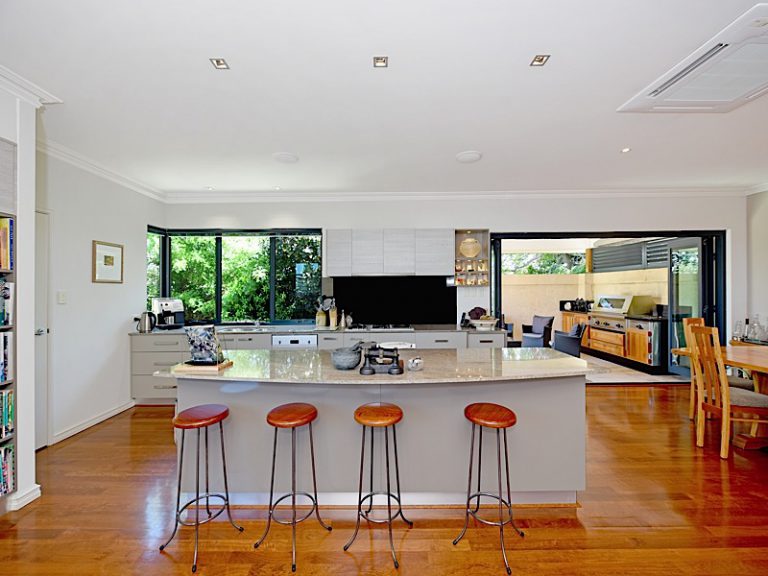 4a Beach Street gallery