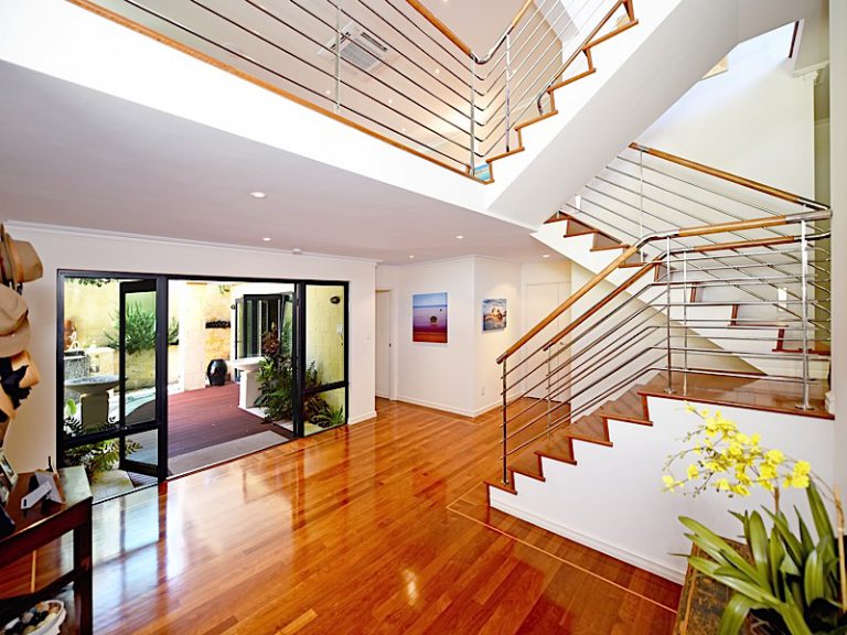 4a Beach Street gallery