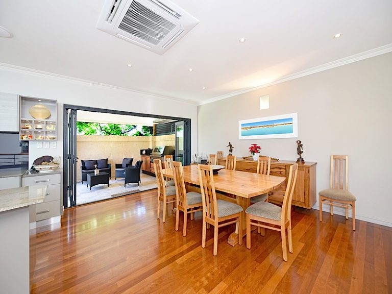 4a Beach Street gallery