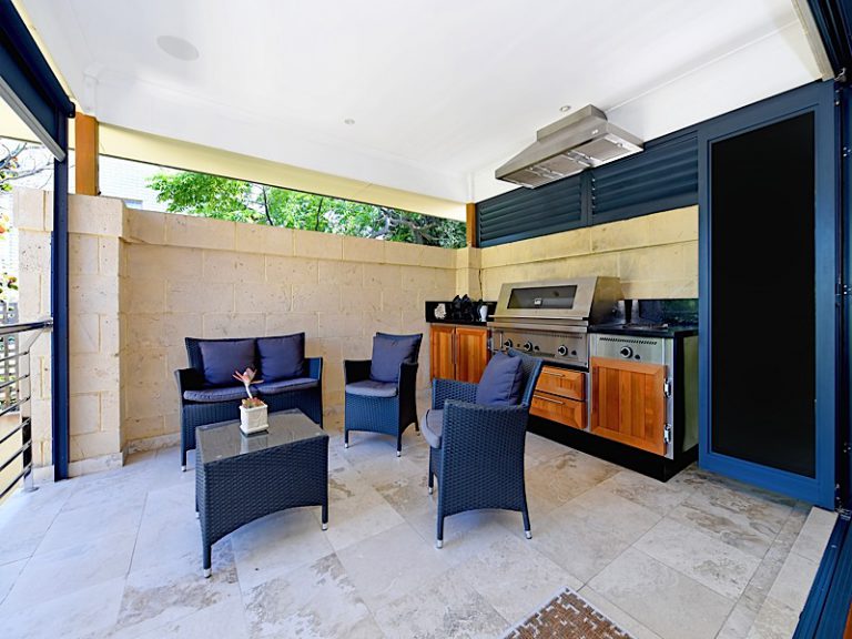 4a Beach Street gallery