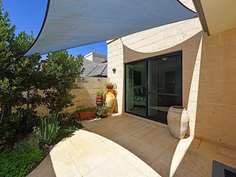 4a Beach Street gallery