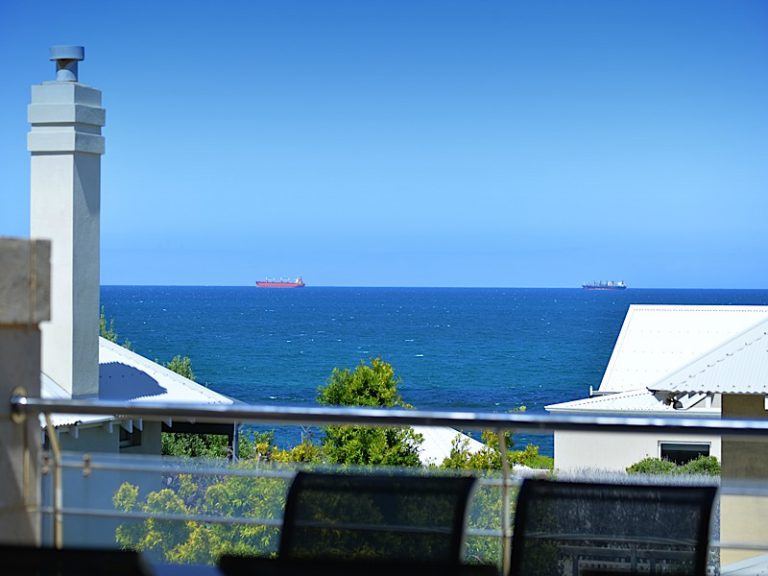 4a Beach Street gallery